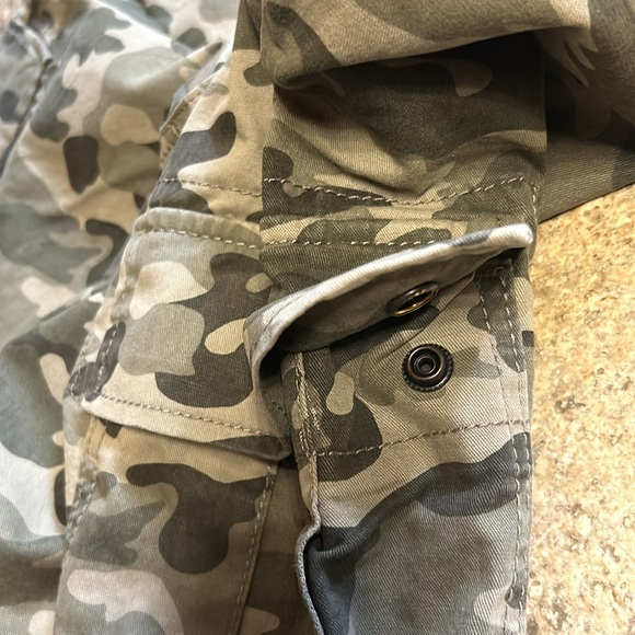 NWT Old Navy Built in Flex Camo Cargo shorts - Picture 8 of 12